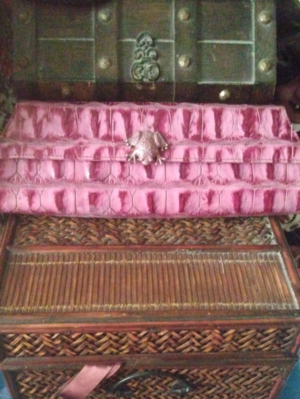 Fuchsia Croc-Embossed   Frog Accent